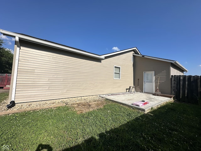 3708 Pleasant Creek Dr, Indianapolis, IN 46227 - back of house with a patio area