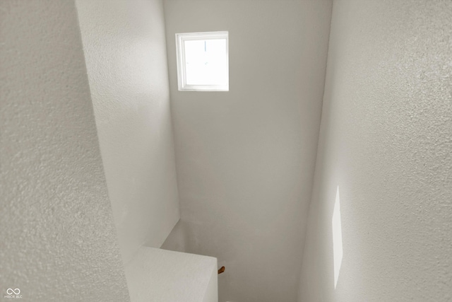 5422 Bluff View Dr, Indianapolis, IN 46217 - bathroom featuring a textured wall