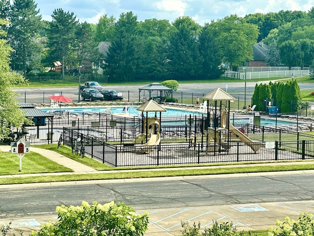 12068 Bayhill Dr, Carmel, IN 46033 - view of home's community with a swimming pool