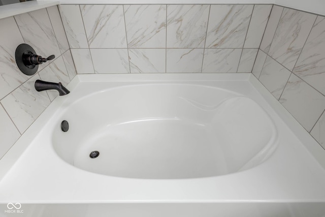 10524 Broadford St, Indianapolis, IN 46239 - bathroom view of a bathtub