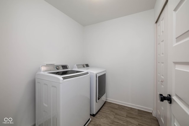 10524 Broadford St, Indianapolis, IN 46239 - laundry area featuring washer and clothes dryer and baseboards