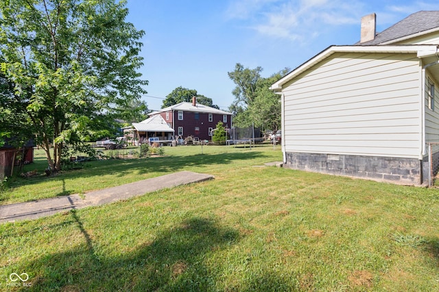 1418 S 7th St, Terre Haute, IN 47802 - view of yard featuring a trampoline