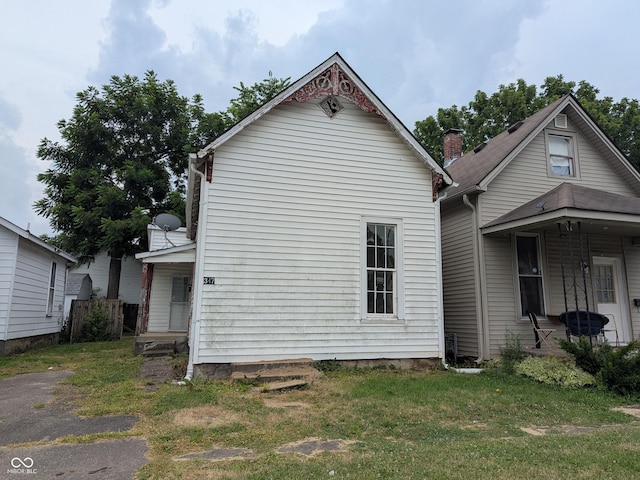 347 E Mechanic St E, Shelbyville, IN 46176 - back of property with a lawn