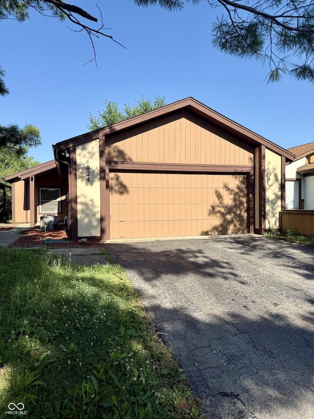 4024 Zinfandel Way, Indianapolis, IN 46254 - view of front of home featuring a garage