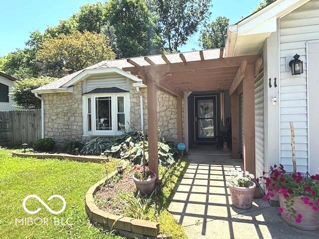 11 Mccutcheon Dr, Lafayette, IN 47909 - entrance to property with stone siding