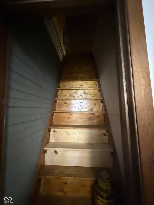 11698 N Bethesda Rd, Mooresville, IN 46158 - view of staircase