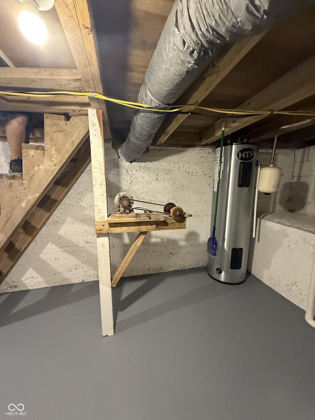 11698 N Bethesda Rd, Mooresville, IN 46158 - unfinished below grade area with water heater