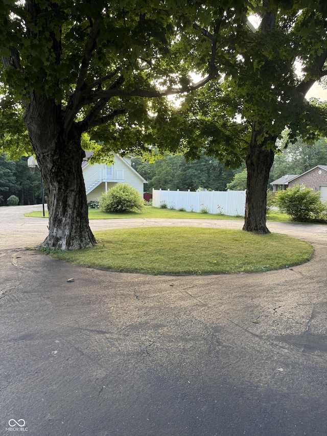 11698 N Bethesda Rd, Mooresville, IN 46158 - view of yard featuring curved driveway