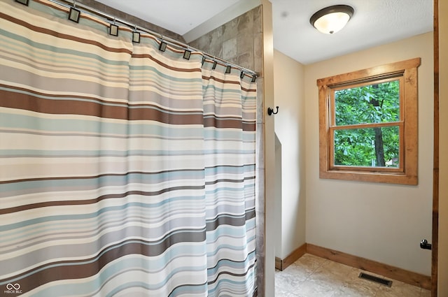 7563 Grizzly Dr, Nineveh, IN 46164 - bathroom with baseboards and curtained shower