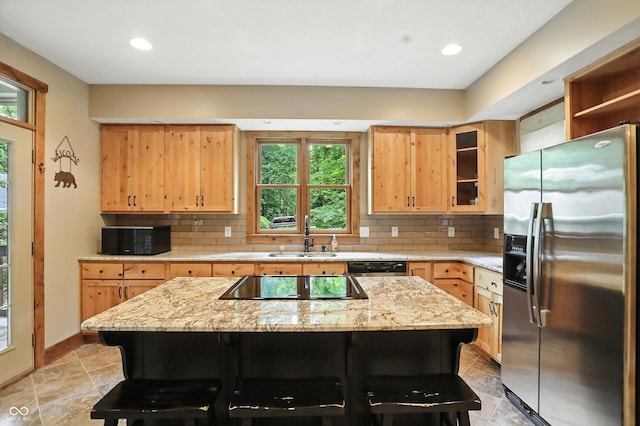 7563 Grizzly Dr, Nineveh, IN 46164 - kitchen featuring black appliances, backsplash, a breakfast bar area, a kitchen island, and recessed lighting