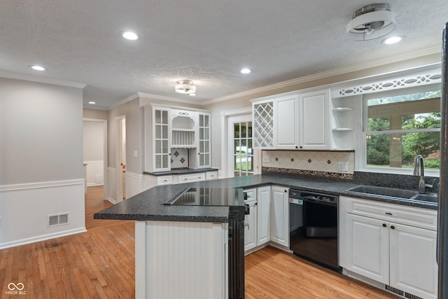10184 Lakeshore Dr E, Carmel, IN 46033 - kitchen with black appliances, open shelves, a peninsula, light wood finished floors, and a textured ceiling