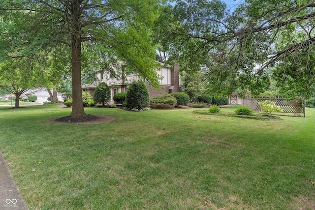 10184 Lakeshore Dr E, Carmel, IN 46033 - view of green lawn
