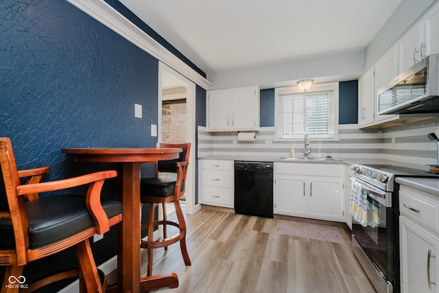 20 Druid Hill Ct, Carmel, IN 46032 - kitchen featuring stainless steel appliances, light wood-type flooring, white cabinets, backsplash, and light countertops