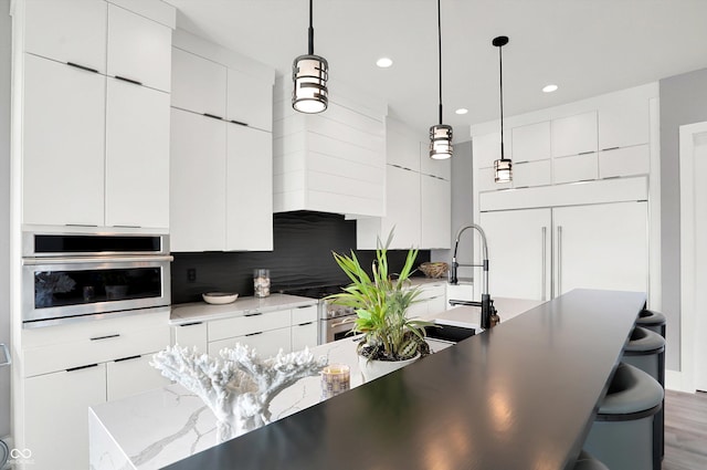 13417 Cambridge Cove Way, Fishers, IN 46055 - kitchen with appliances with stainless steel finishes, modern cabinets, decorative light fixtures, and recessed lighting