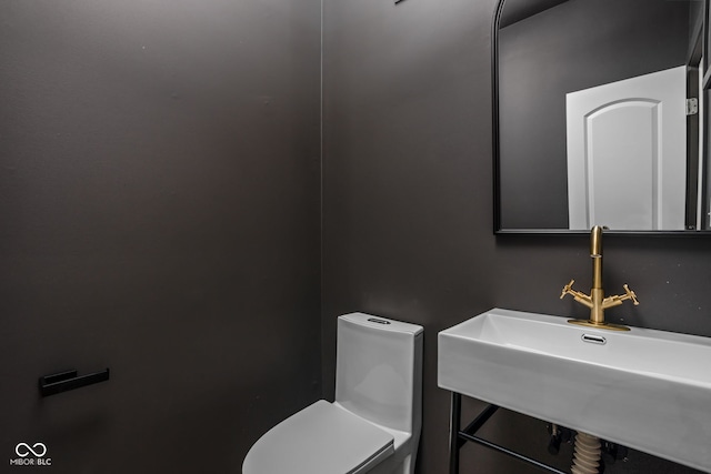 1003 Alabama St, Indianapolis, IN 46202 - bathroom featuring a sink and toilet
