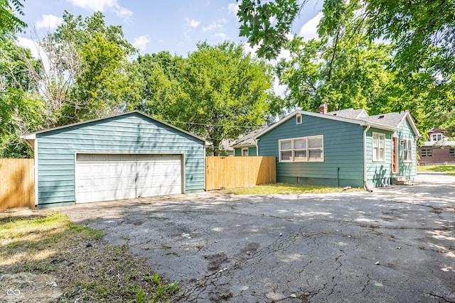316 Ohmer Ave, Indianapolis, IN 46219 - view of detached garage