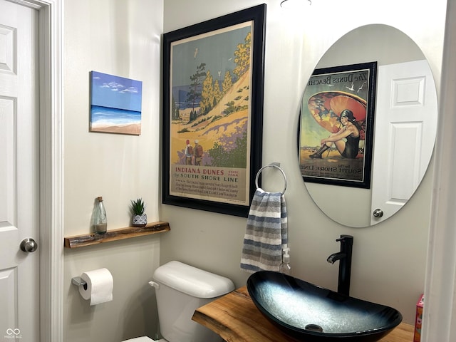 8287 Falkirk Dr, Avon, IN 46123 - half bath featuring a sink and toilet