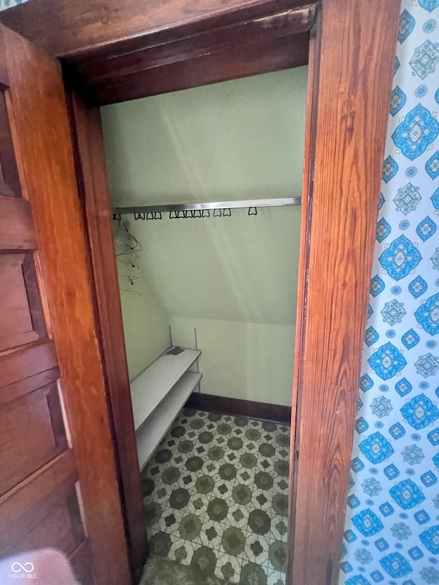 1652 High St, Fort Wayne, IN 46808 - view of closet