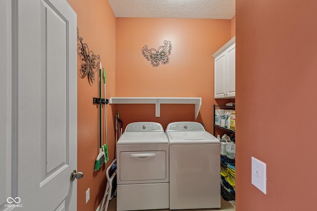 1387 Mayfield Ct, Westfield, IN 46074 - laundry area featuring washing machine and clothes dryer, cabinet space, and a textured ceiling