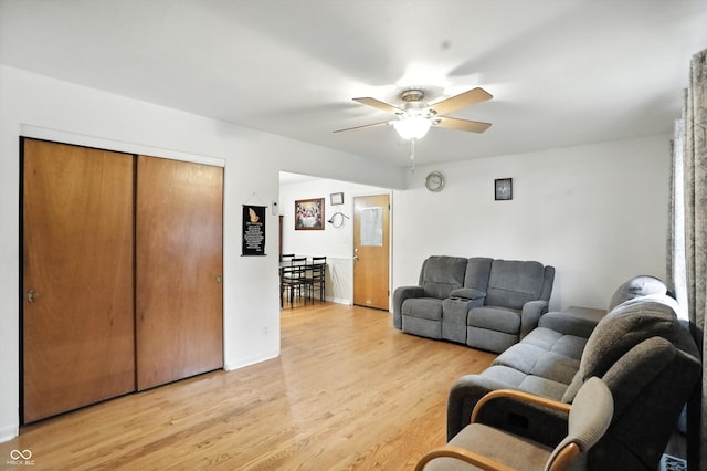 5560 Royal Oak Ct, Indianapolis, IN 46227 - living area featuring ceiling fan and light wood finished floors