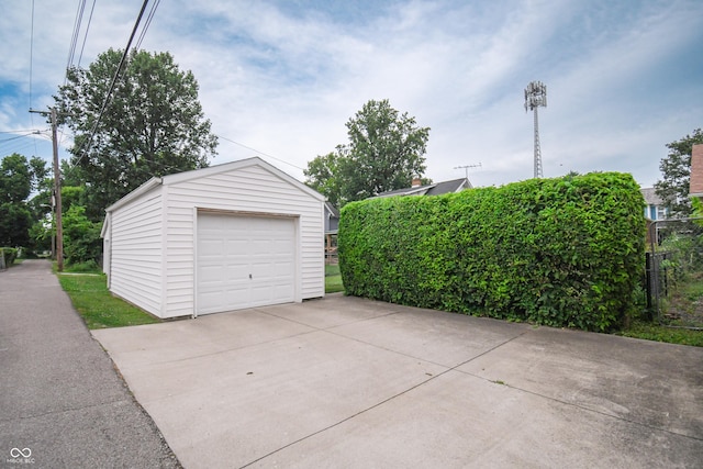 1606 California St, Columbus, IN 47201 - detached garage with concrete driveway