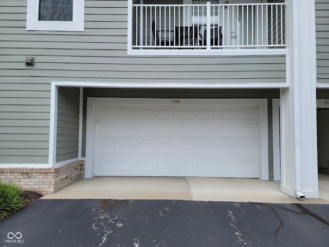 1096 Shadow Ridge Rd, Carmel, IN 46280 - garage featuring driveway