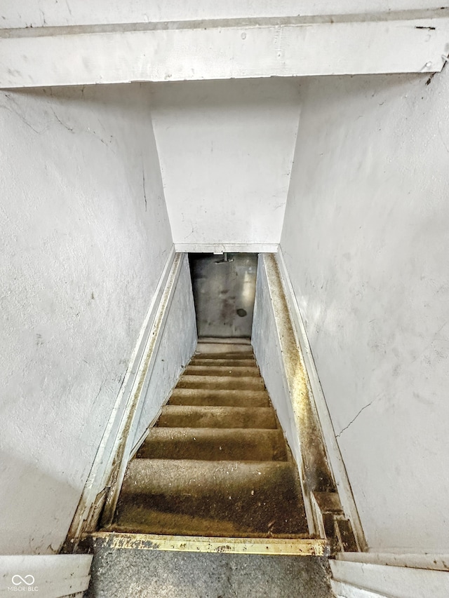 1518 S Goodlet Ave, Indianapolis, IN 46241 - view of staircase