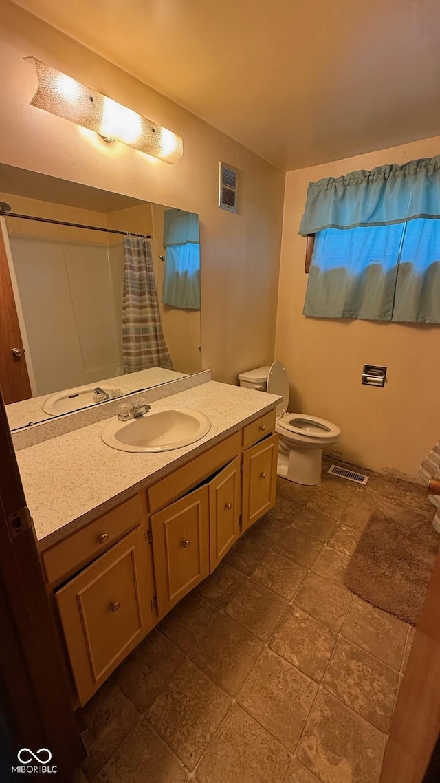 9 E Reel Ave, Vincennes, IN 47591 - bathroom featuring vanity, curtained shower, and stone finish flooring