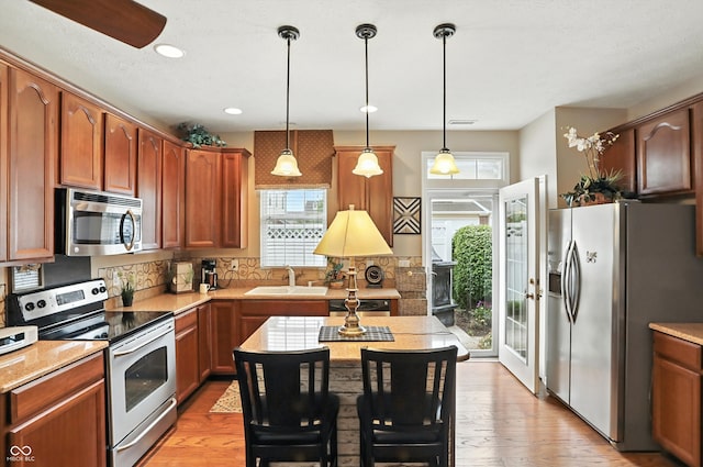 13534 E 131st St, Fishers, IN 46037 - kitchen featuring stainless steel appliances, healthy amount of natural light, light wood finished floors, and recessed lighting
