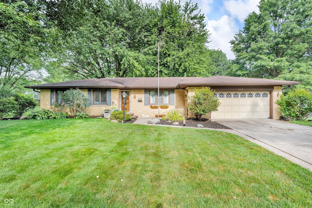 382 Shadow Rd, Greenwood, IN 46142 - photo 1