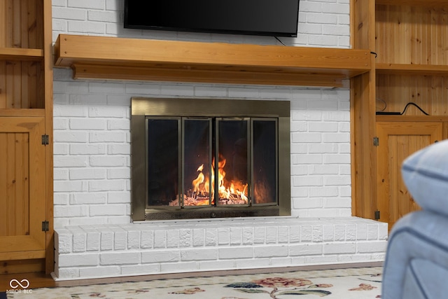 3905 Cove Rd, Columbus, IN 47203 - detailed view of a fireplace