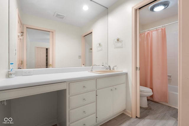 3905 Cove Rd, Columbus, IN 47203 - full bathroom with vanity and shower / bath combo with shower curtain