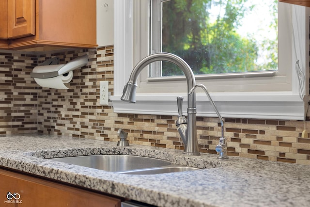 3905 Cove Rd, Columbus, IN 47203 - kitchen view of tasteful backsplash and brown cabinets