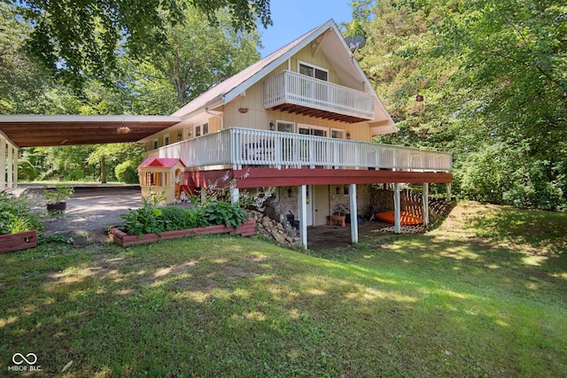 897 Wildwood Rd, North Vernon, IN 47265 - view of front of home featuring a front lawn and a deck