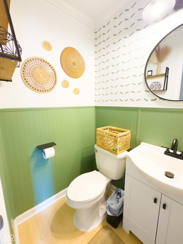 8017 Cardinal Cv W, Indianapolis, IN 46256 - half bath featuring vanity, wainscoting, and crown molding