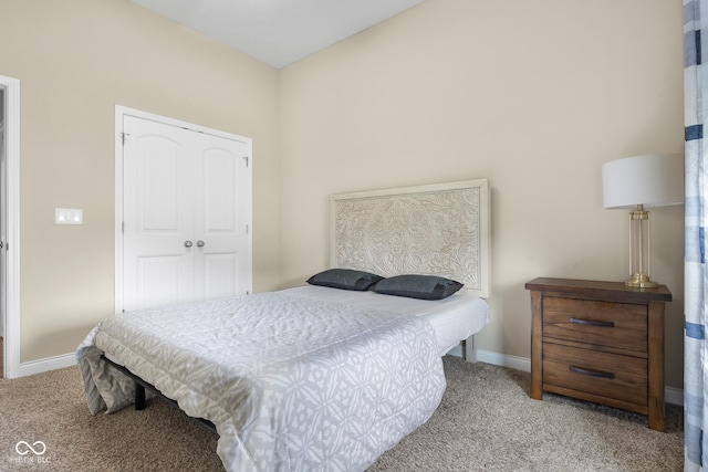 2533 Violet Way, Columbus, IN 47201 - bedroom featuring carpet flooring and a closet