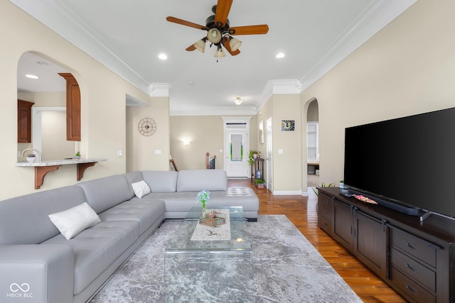 2533 Violet Way, Columbus, IN 47201 - living area featuring arched walkways, ceiling fan, crown molding, light wood-type flooring, and recessed lighting