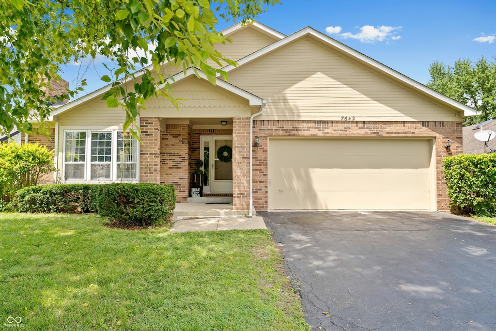 7642 Trophy Club Dr N, Indianapolis, IN 46214 - photo 1