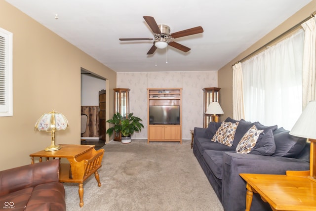 1003 N Broadway St, Greenfield, IN 46140 - carpeted living area with a ceiling fan and wallpapered walls