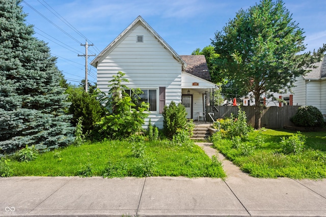 120 W N St, Tipton, IN 46072 - view of bungalow-style house
