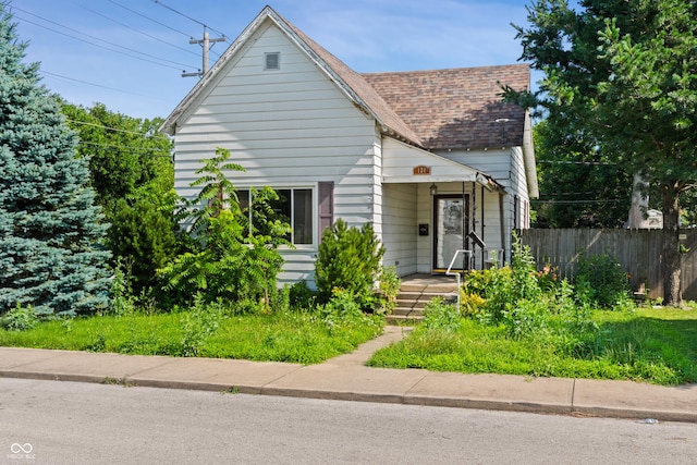 120 W N St, Tipton, IN 46072 - view of front facade with a shingled roof