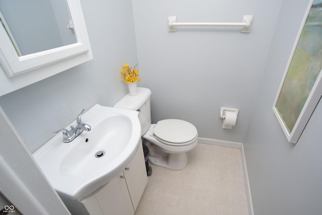 6118 Thrushwood Cir, Indianapolis, IN 46250 - bathroom with toilet and vanity