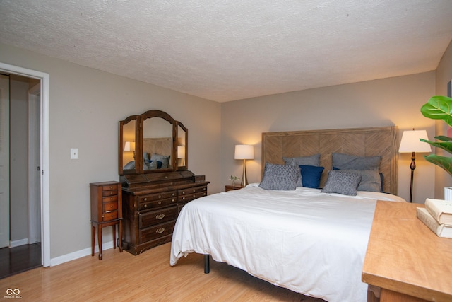 6118 Thrushwood Cir, Indianapolis, IN 46250 - bedroom with light wood-style floors and a textured ceiling