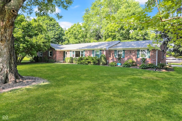 6880 S 850 E, Zionsville, IN 46077 - ranch-style house with brick siding and a front lawn