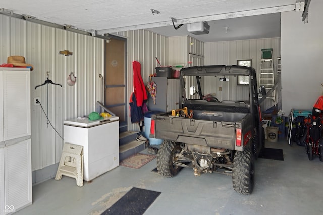 6880 S 850 E, Zionsville, IN 46077 - garage featuring a garage door opener