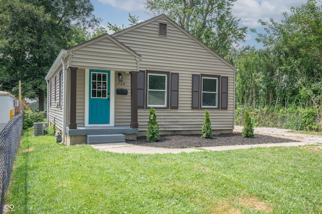 726 N Routiers Ave, Indianapolis, IN 46219 - view of front of home featuring a front lawn