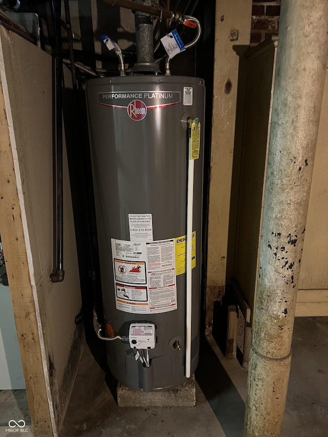 519 E Wabash Ave, Crawfordsville, IN 47933 - utility room with water heater
