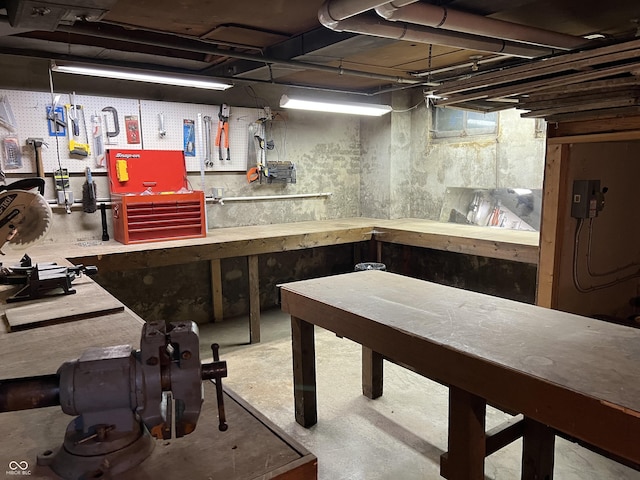 519 E Wabash Ave, Crawfordsville, IN 47933 - unfinished basement featuring a workshop area
