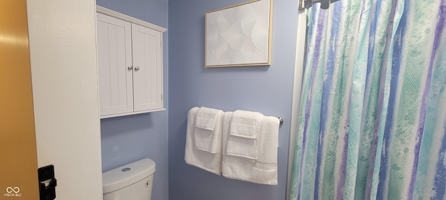 2611 Taylor Rd, Columbus, IN 47203 - full bath with toilet and curtained shower