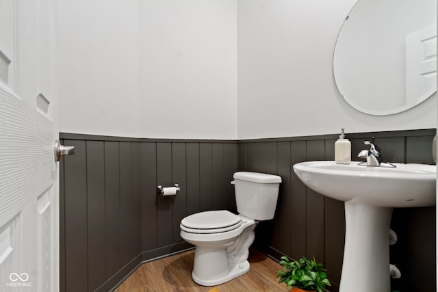9801 Zion Way, Pendleton, IN 46064 - bathroom featuring wood finished floors and a wainscoted wall